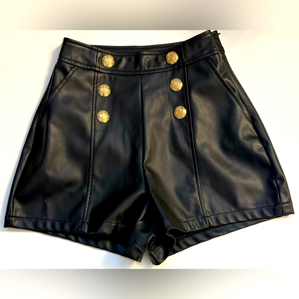 CI SONO Women’s Faux Leather Black Shorts w/Decorative Gold Toned Buttons Sz XS